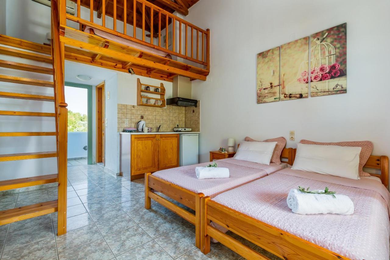Smaragdi Rooms And Studios Скопелос Экстерьер фото