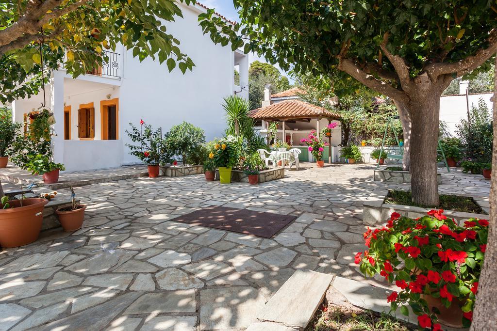 Smaragdi Rooms And Studios Скопелос Экстерьер фото